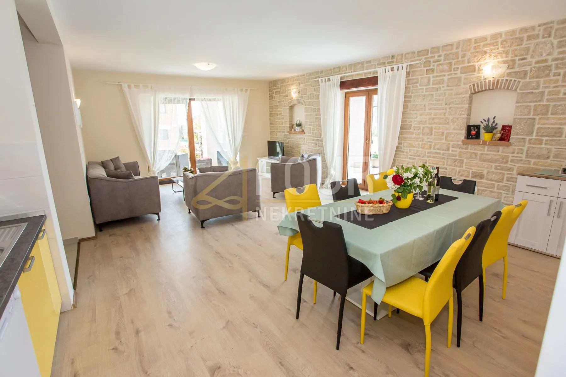 istra, kaštelir, vila s bazenom - slika 6
