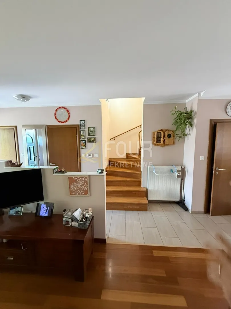 kostrena, 3s+db, 111.31m2, okućnica, pogled na more - slika 7