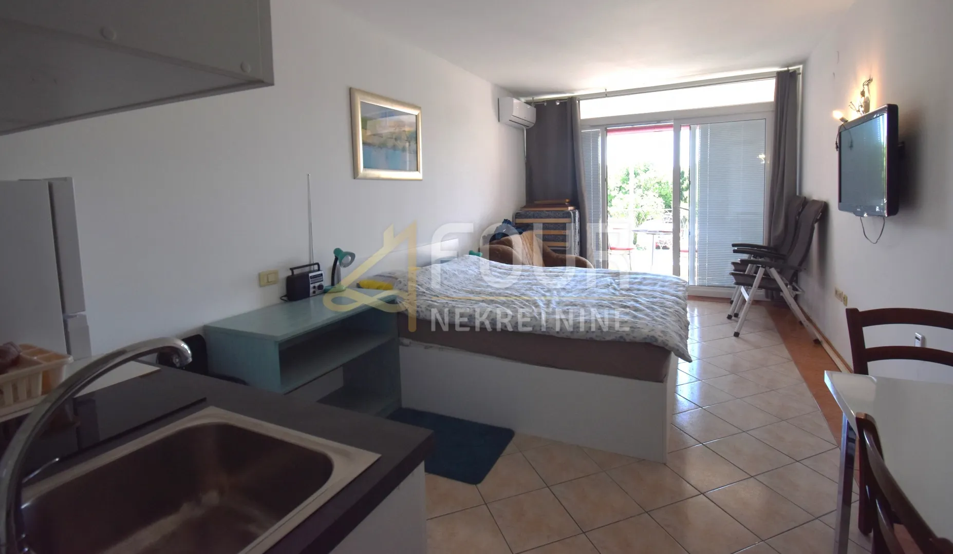 novi vinodolski - manji stan blizu mora! 28.02m2, garsonijera + lođa - slika 2