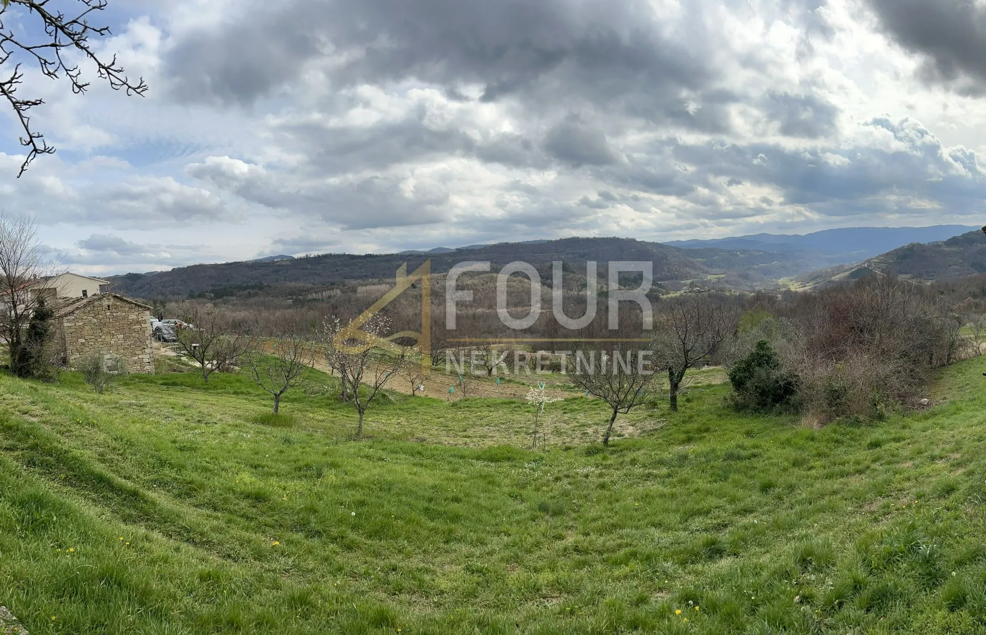 Istra, Buzet - okolica, građevinsko zemljište 2.744m2