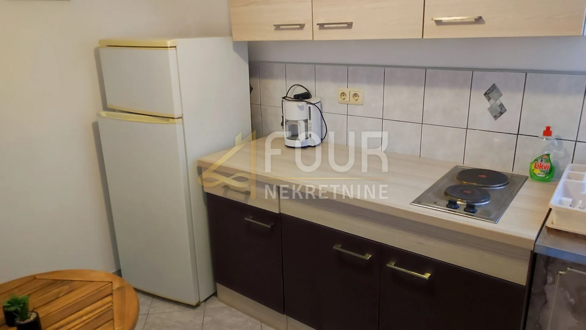 jadranovo, samostojeća kuća s 3 apartmana - slika 13