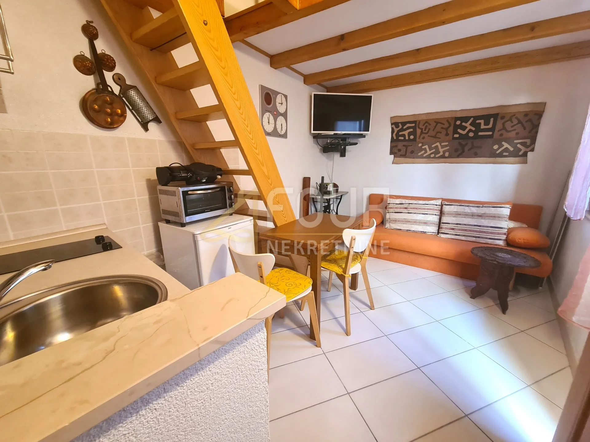 otok cres, cres, kuća i studio apartman u staroj jezgri - slika 12