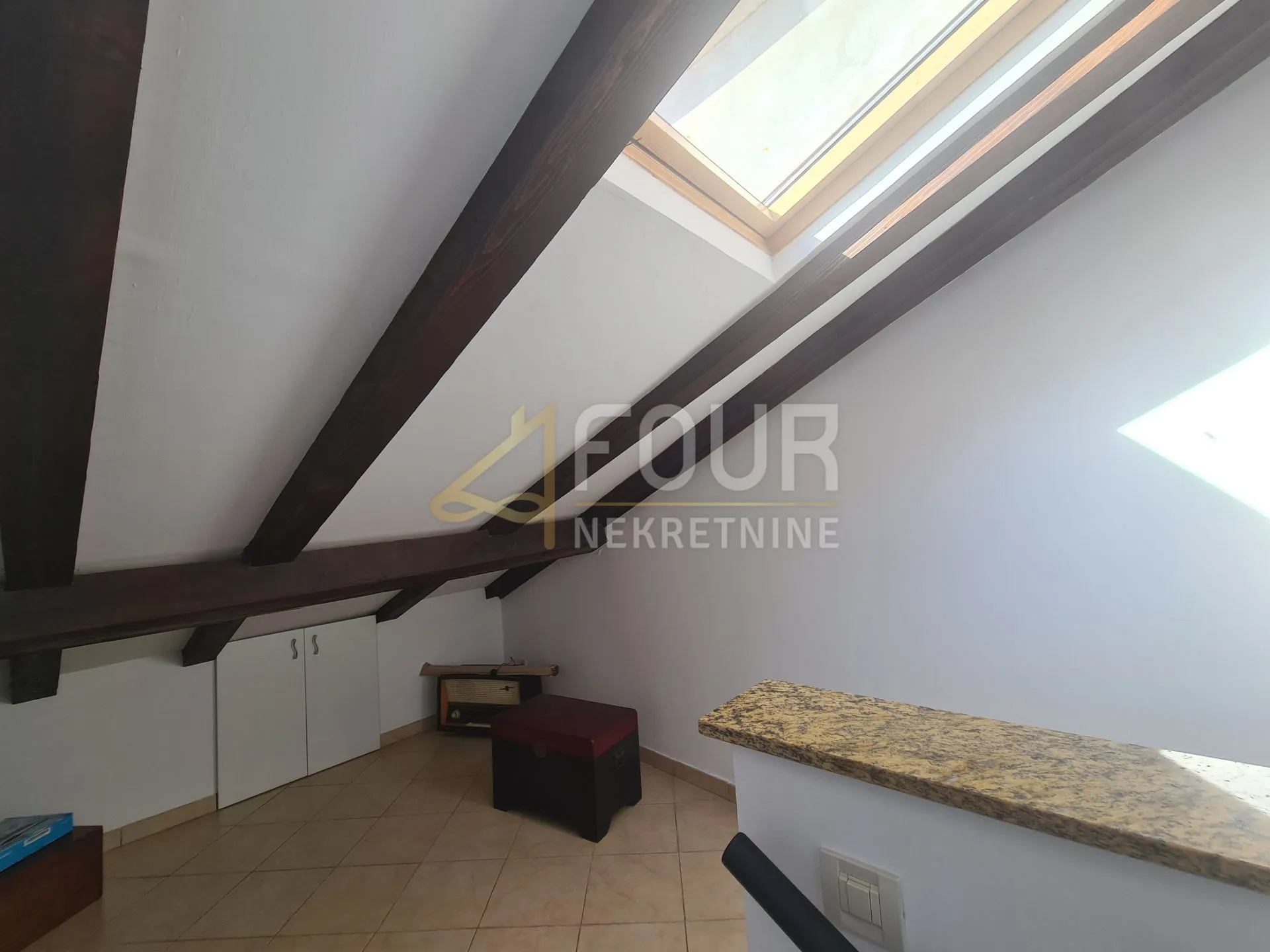 otok cres, cres, kuća i studio apartman u staroj jezgri - slika 8