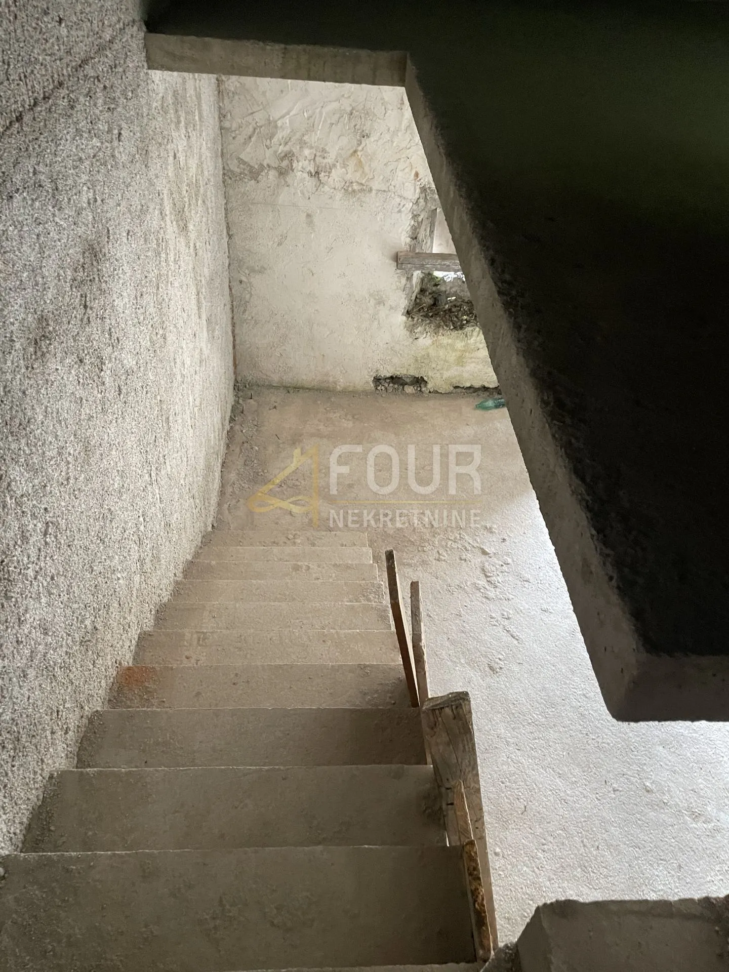 istra, buzet - okolica, kamena kuća u roh-bau izdanju - slika 5