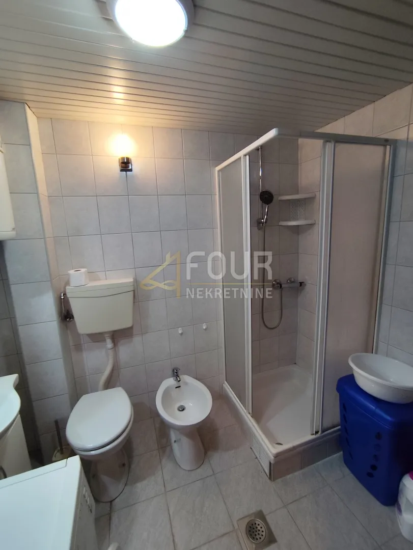 istra, medulin, 2 apartmana, okućnica, pogled na more - slika 13