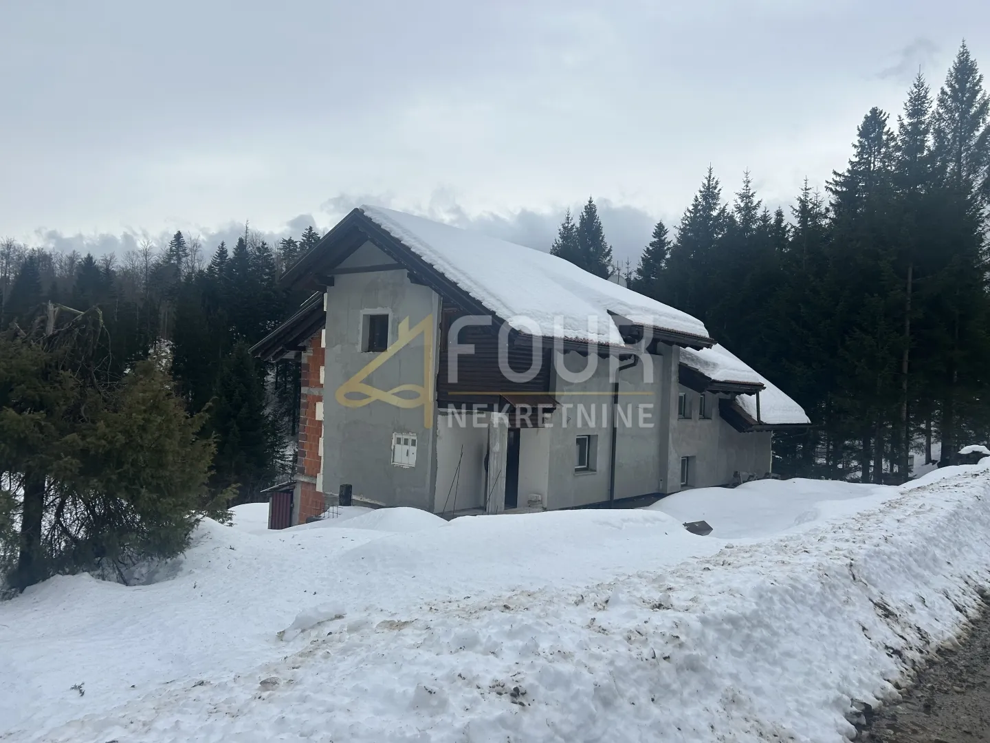 Gorski kotar, Vrbovsko - okolica, kuća od 355.14m2 na osami