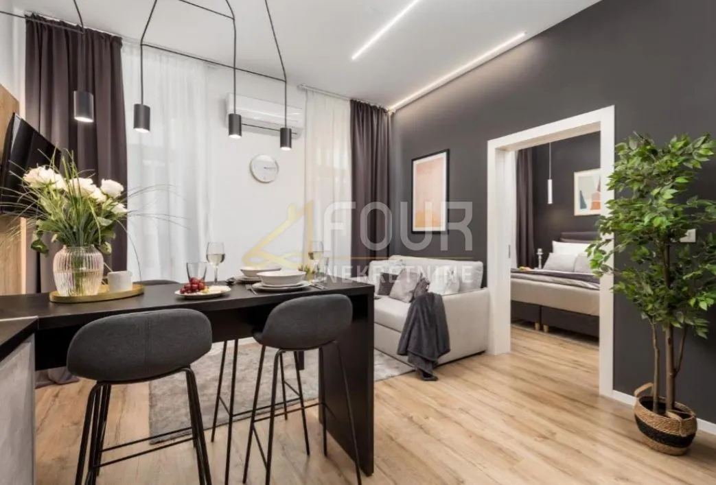 Rijeka, Centar, 136.61m2, 3 luksuzno uređena apartmana