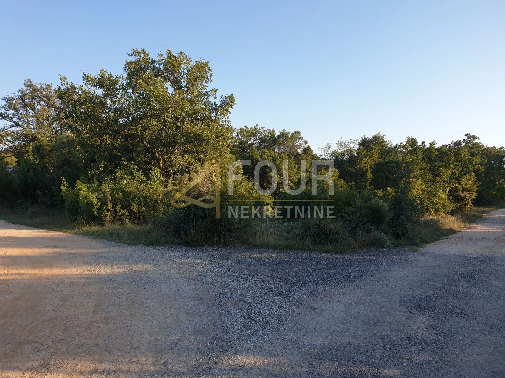 Otok Krk, Vrh, poljoprivredno zemljište od 1.001m2 - Vrh, Krk