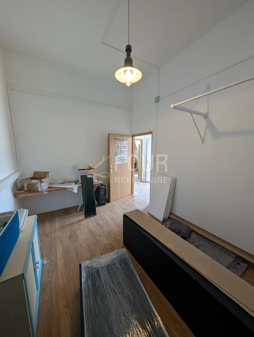 klana, 115m2, poslovni prostor - hala+ured - slika 12