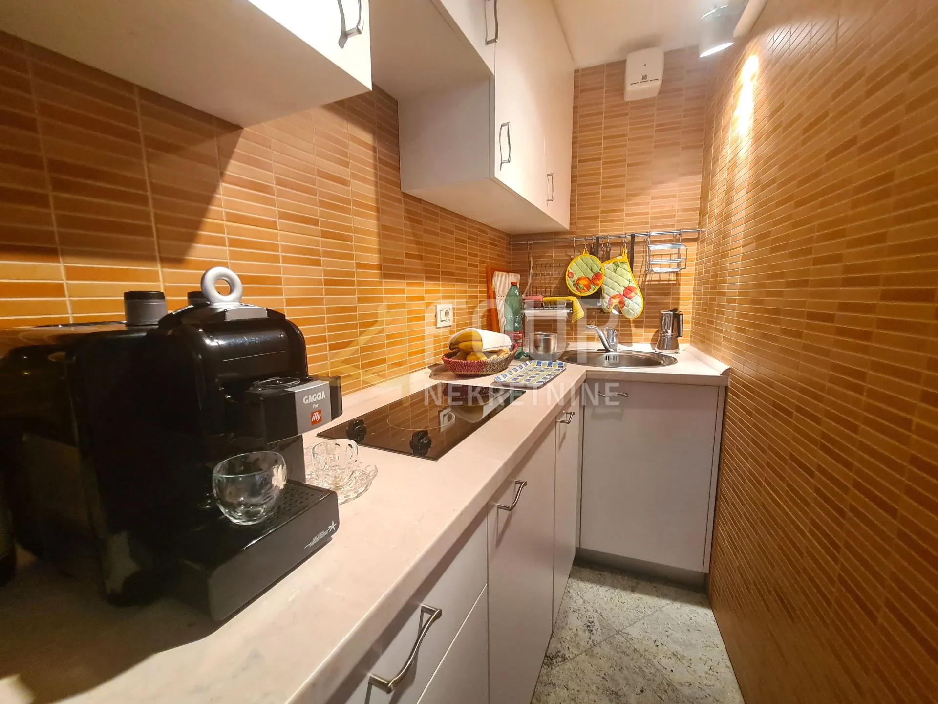 otok cres, cres, kuća i studio apartman u staroj jezgri - slika 4
