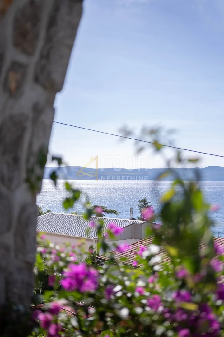 crikvenica, 140.95m2, 3 stana, okućnica, 50m od mora - slika 2