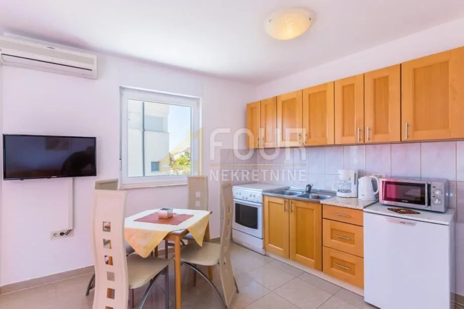 istra, medulin, kuća sa 6 stanova + dodatni apartman, blizina mora - slika 2