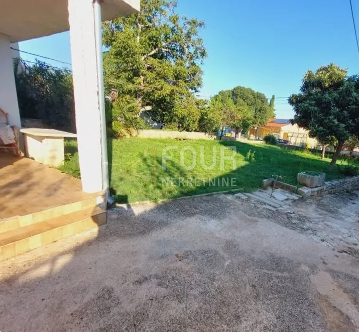 Istra, Poreč - okolica, kuća s garažom i okućnicom