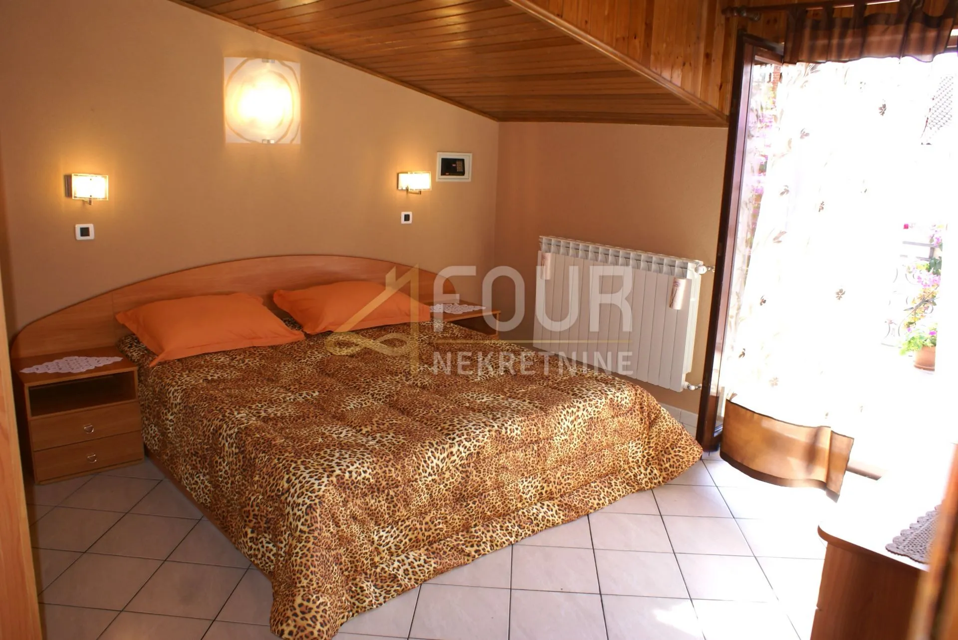 ista, rovinj, etaža s dva stana, 122m2, terasa i balkon - slika 7