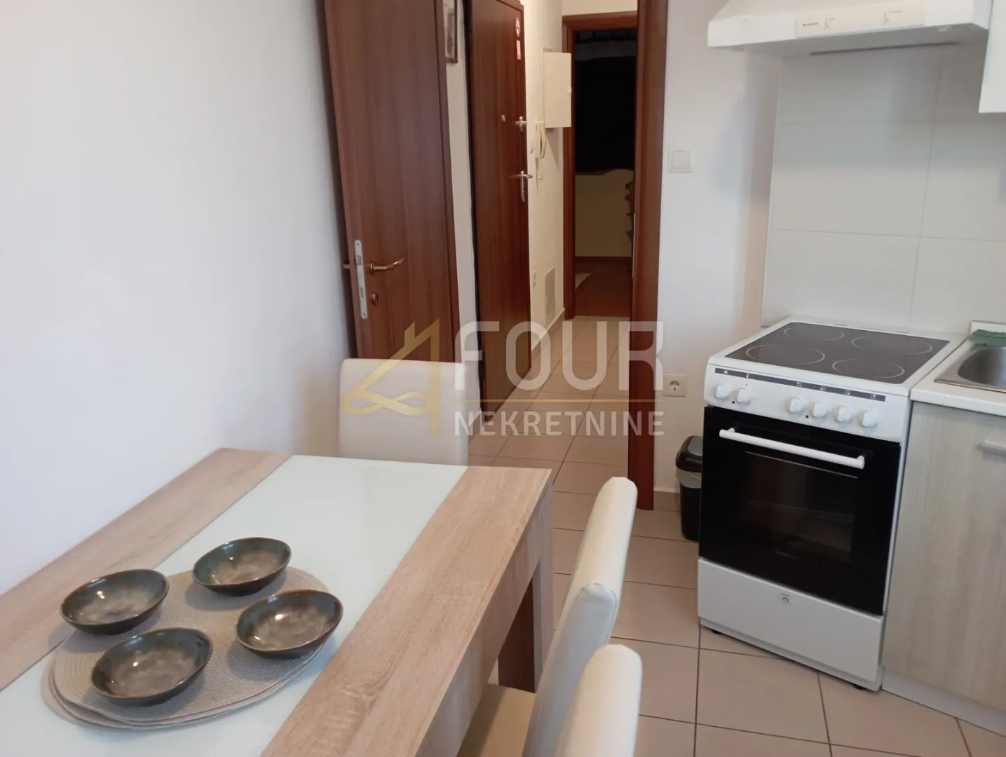 otok krk, grad krk, 42.68m2, 1s+db, terasa i vrt 45.50m2 - slika 6
