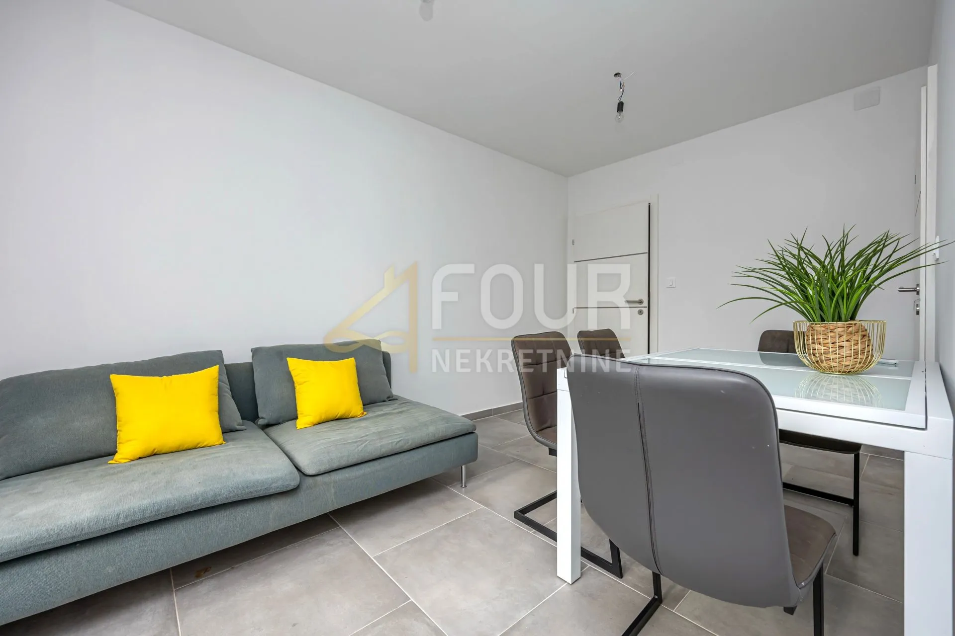 crikvenica, 63.88m2, 3-sobni, adaptiran stan, lođa i balkon - slika 3