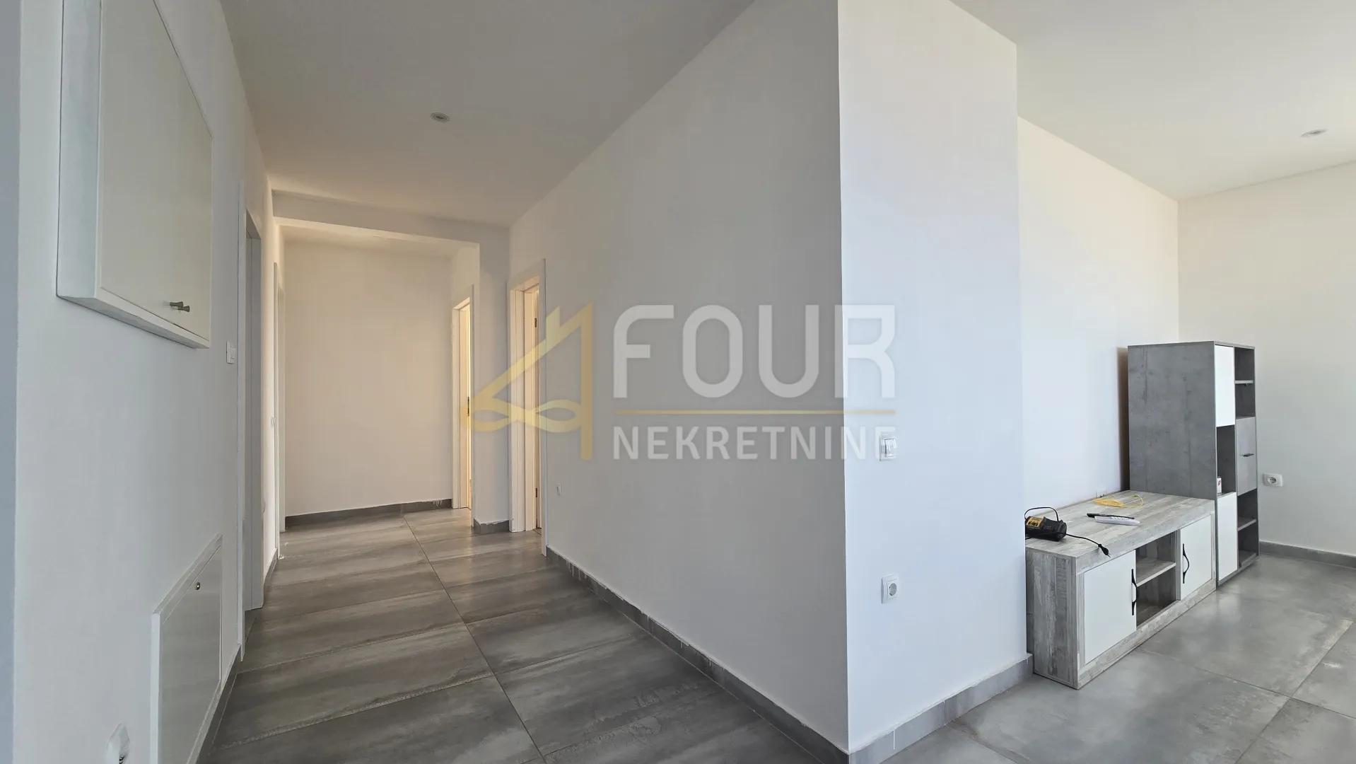 najam, rijeka, zamet, novouređen 3-sobni stan s db, terasa - slika 4