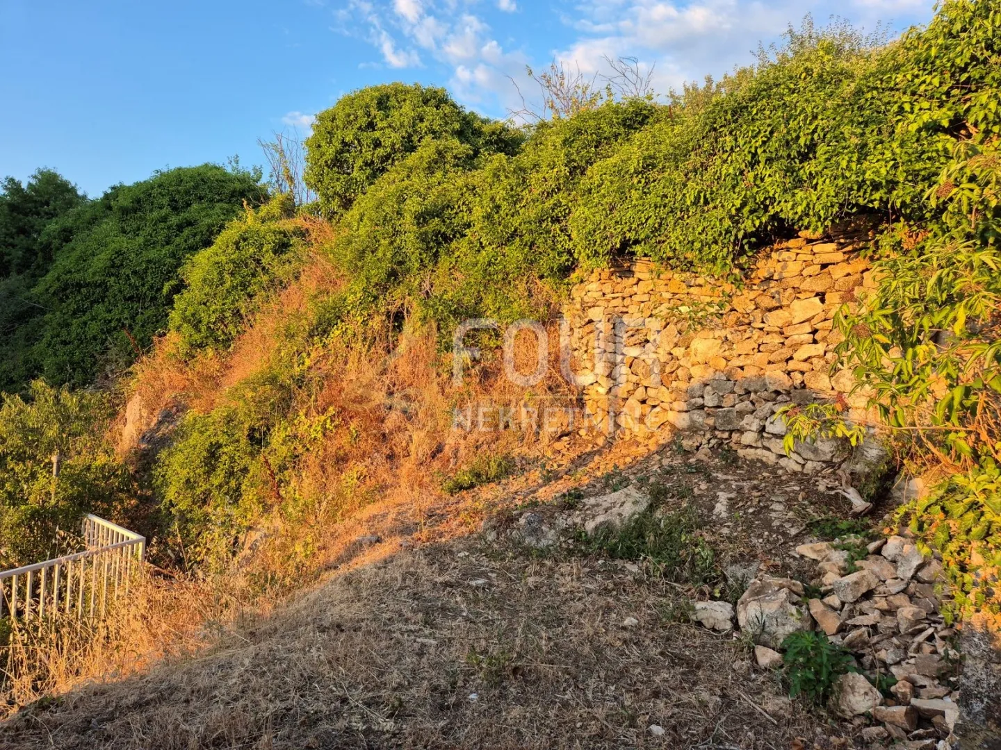 otok brač, nerežišće, stara kamena kuća 106m2 - slika 2