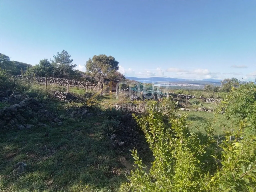 otok krk, punat, poljoprivredno zemljište s pogledom na more i punat - slika 13