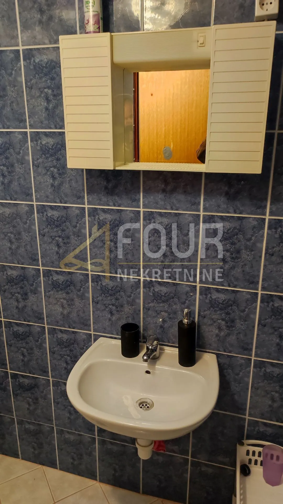 jadranovo, samostojeća kuća s 3 apartmana - slika 22