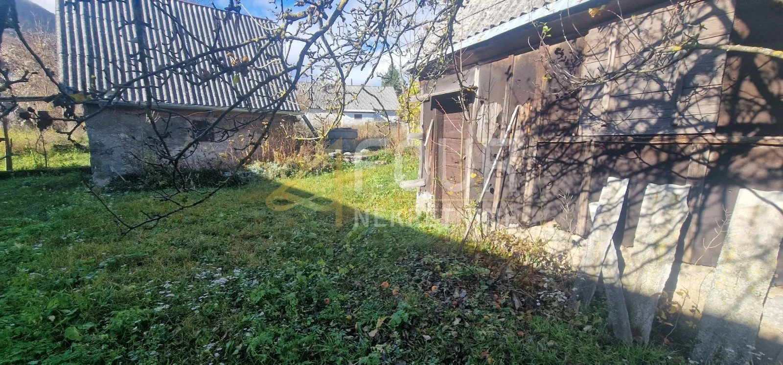 velebit, krasno polje, samostojeća starina s velik okućnicom - slika 2