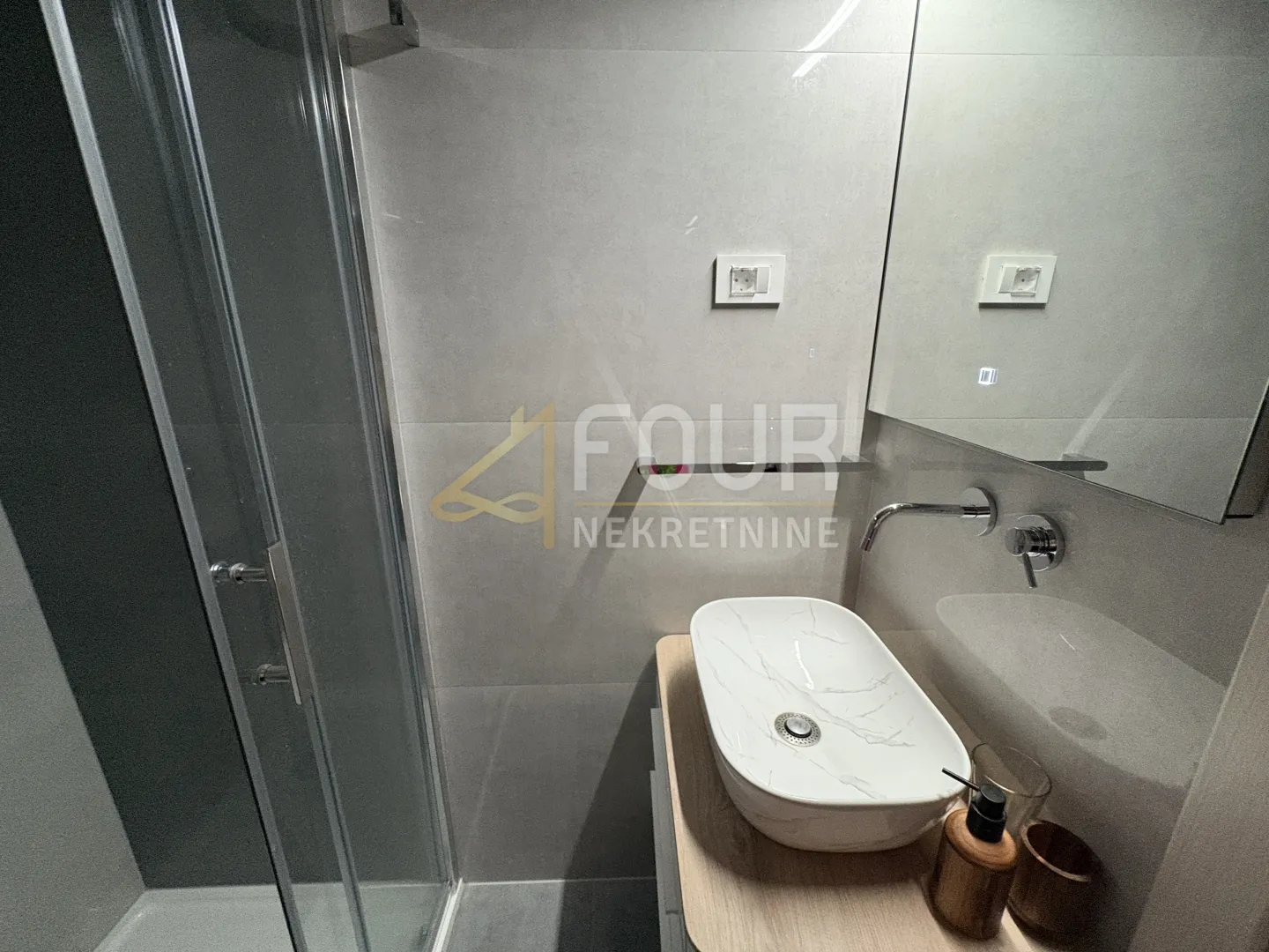 istra, šišan, novogradnja, 214m2, kuća s 2 stana + pomoćni objekt - slika 17