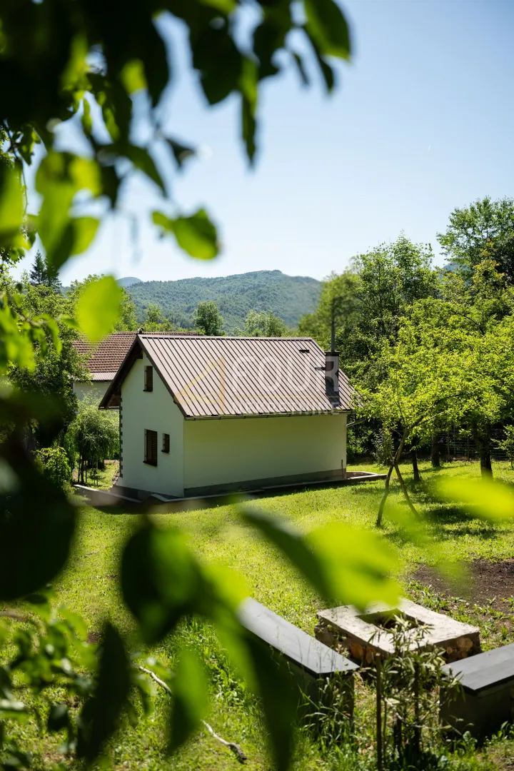 gorski kotar, okolica delnica, dvije kuće - slika 21