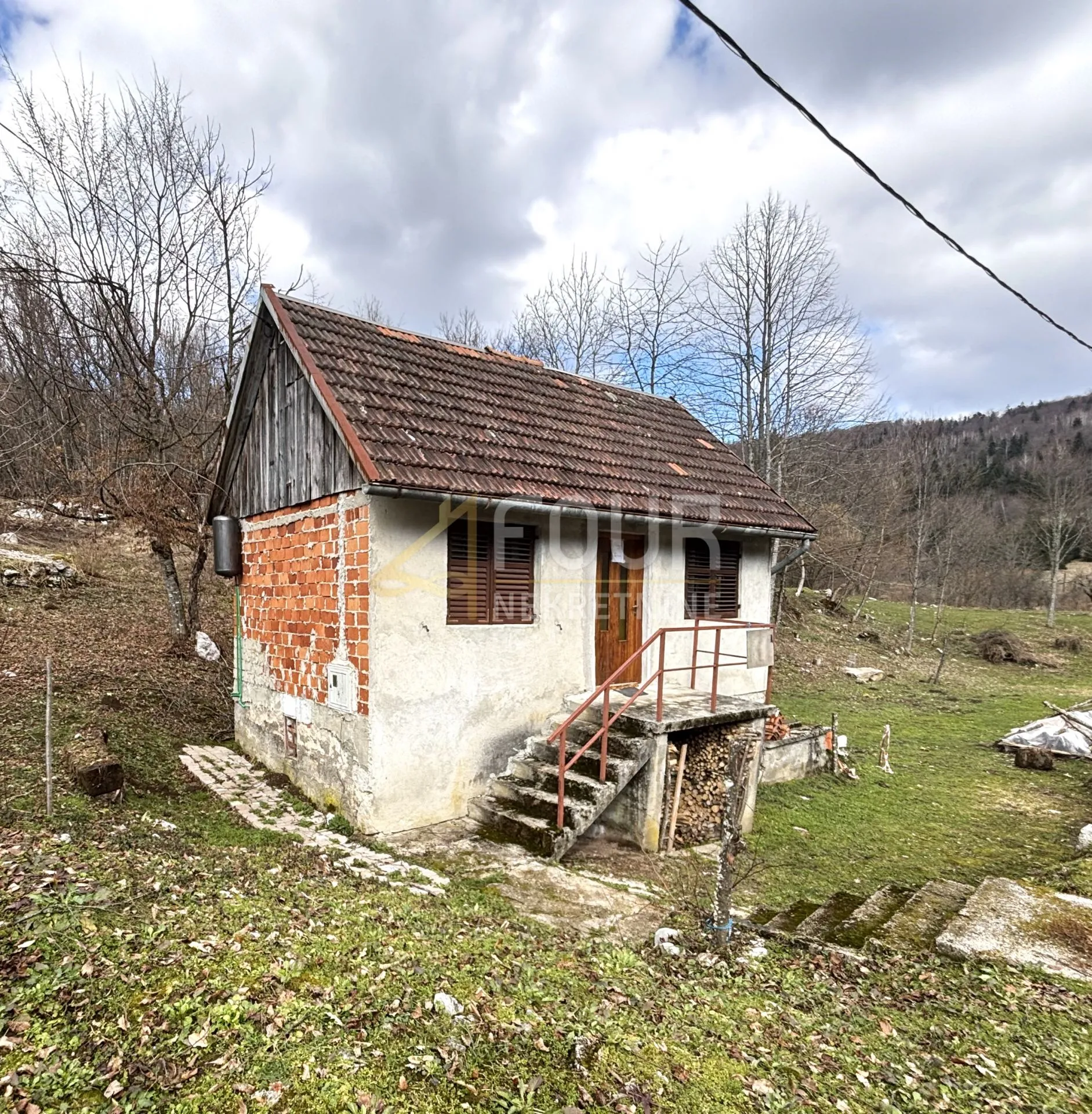 Gorski kotar, Vrbovsko - okolica, mala kuća s prostranom okućnicom