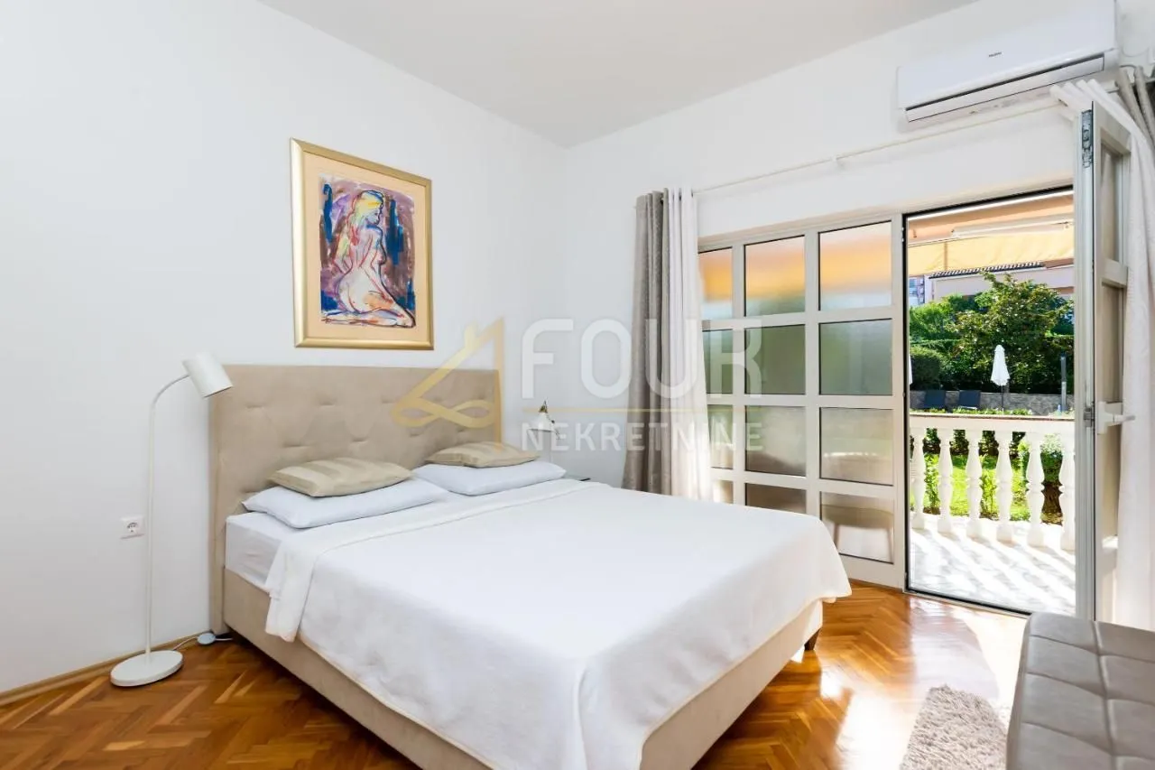 otok krk, malinska, kuća s bazenom i 9 apartmana - slika 13