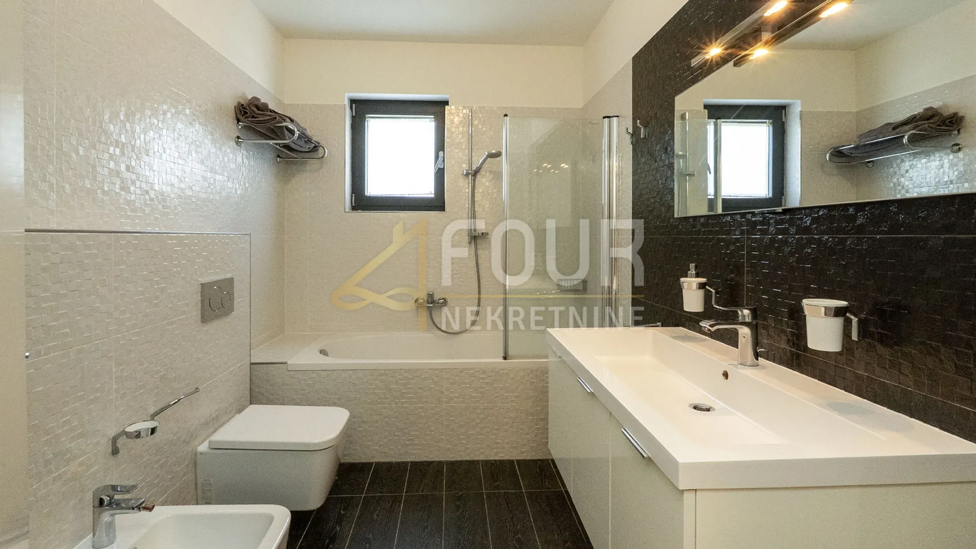 istra, rovinj, luksuzni dvoetažni penthouse, garaža, 100m od mora i plaže - slika 17