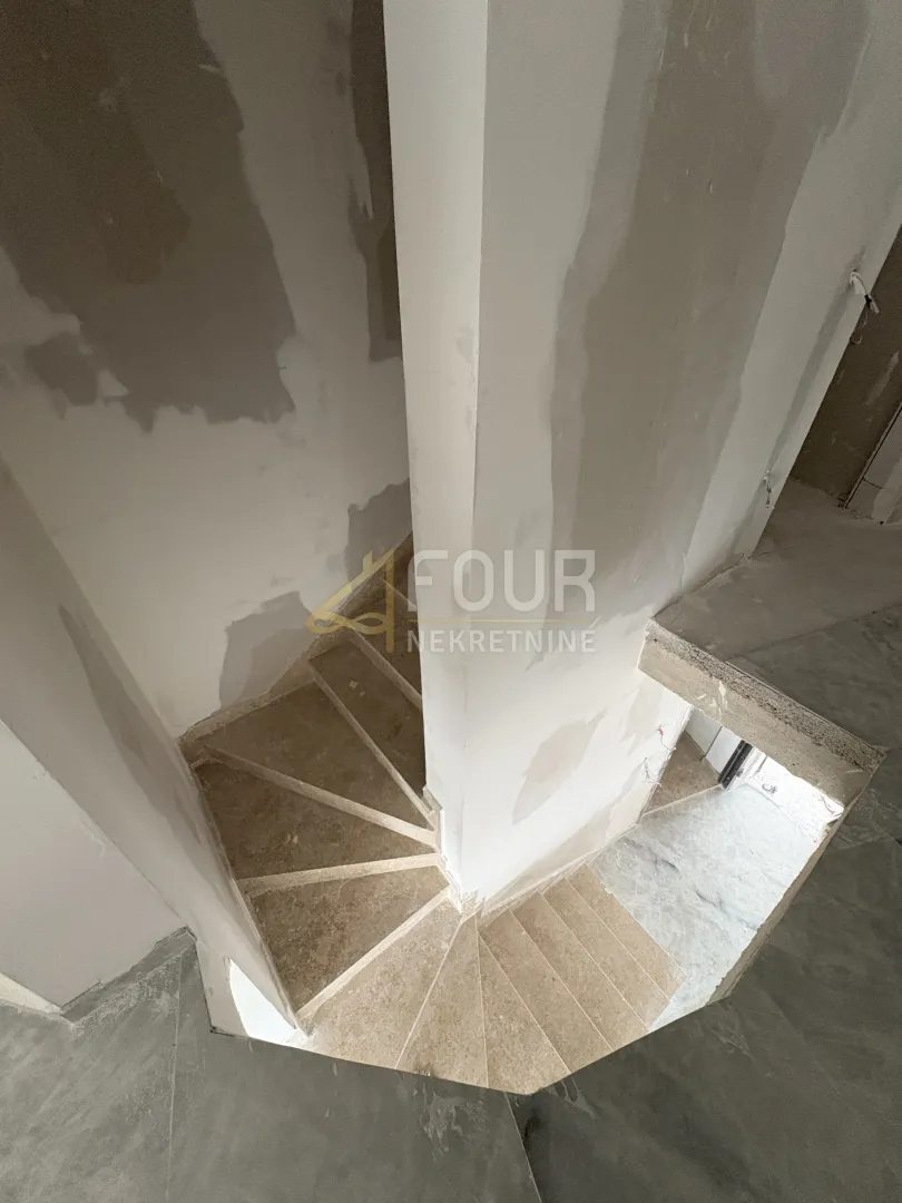 istra, fažana, novogradnja, 138.81m2, stan s galerijom, lođa - slika 12