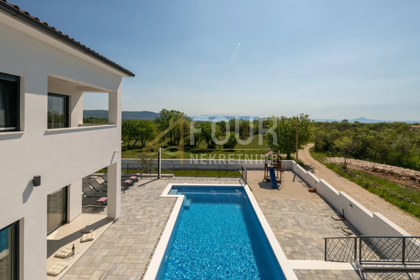 istra, krnica, samostojeća vila s bazenom, pogled na more - slika 20