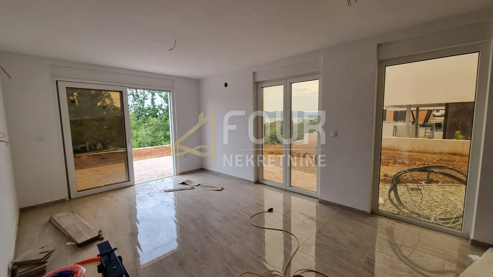 otok krk, njivice, stan 95m2, novogradnja, pogled na more - slika 2