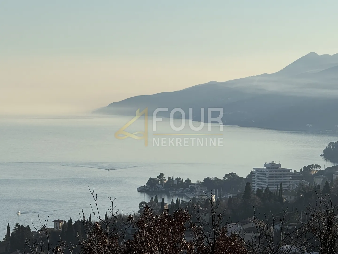 Opatija, etaža 120m2, 3s+db, terasa, pogled, okućnica