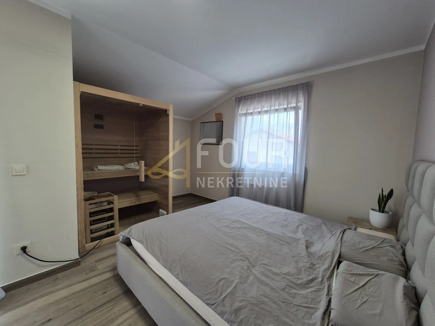 krasica, 292m2, dizajnerska kuća s garažom i uređenom okućnicom - slika 14