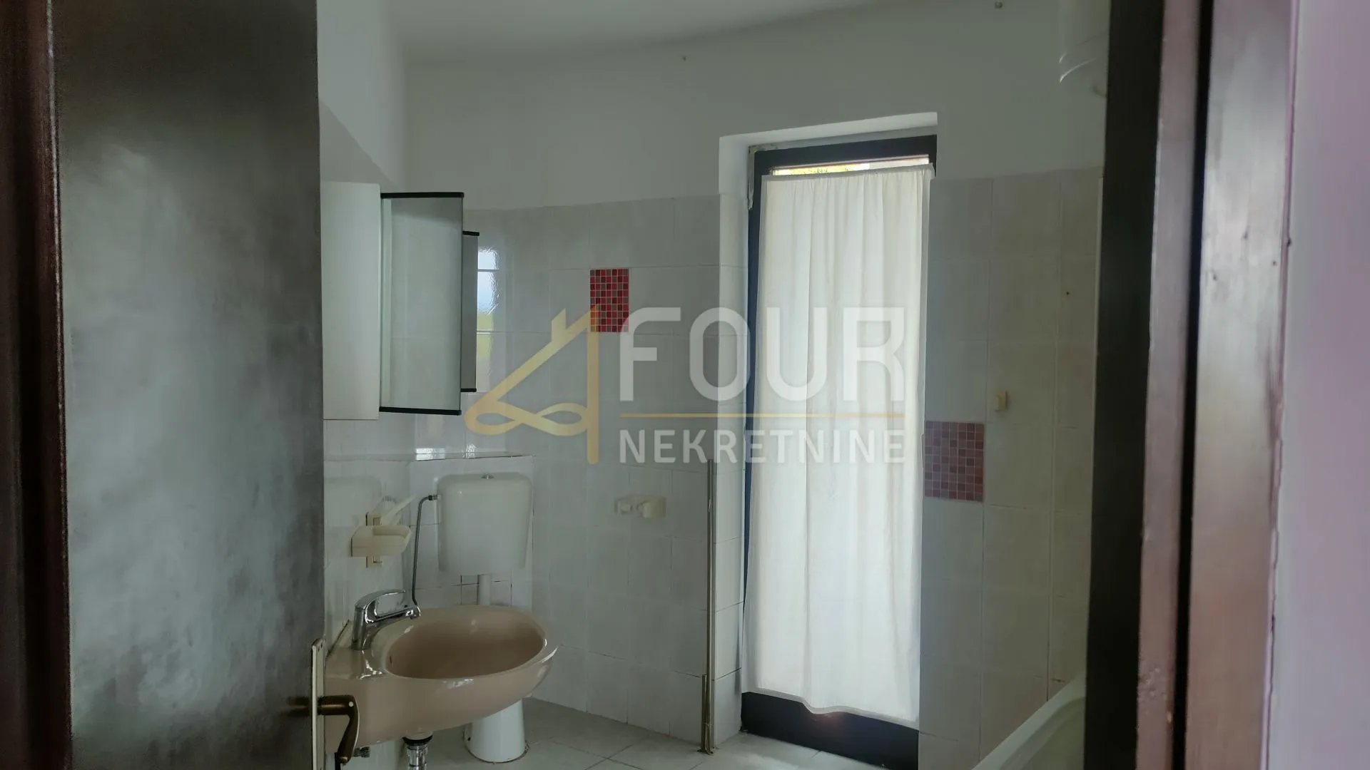 najam, saršoni, 180m2, 5skl, 2 balkona, pogodno za radnike! - slika 9