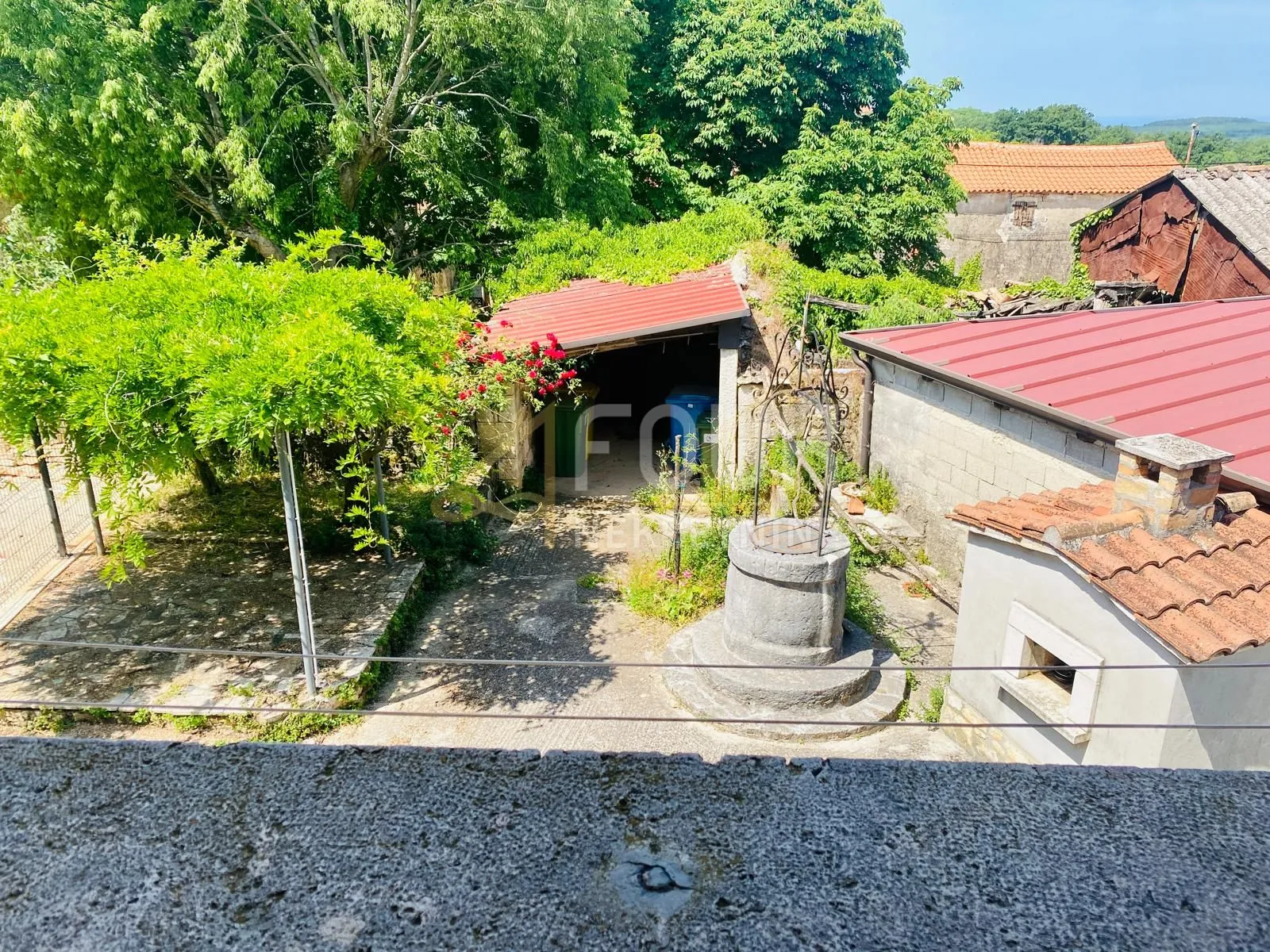 istra, višnjan, dvije kuće, vanjski bazen, garaže, okućnica - slika 32