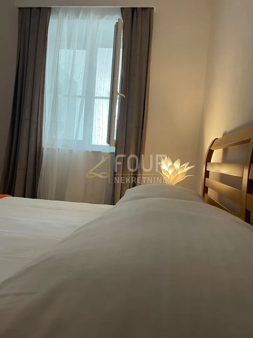 senj, samostojeća kuća s 2 apartmana, okućnica - slika 10