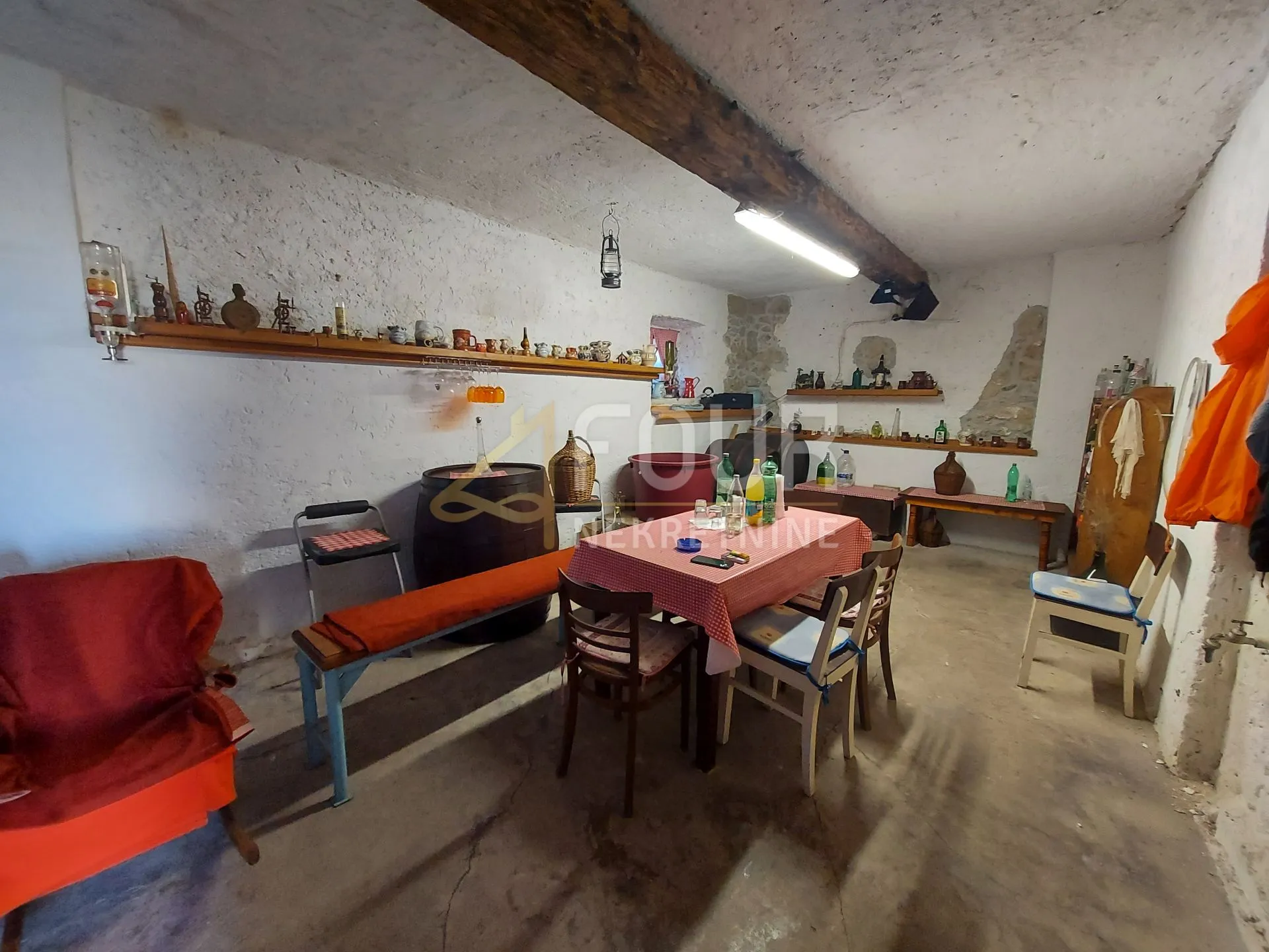 otok krk, samostojeća stara vila s puno potencijala! - slika 13
