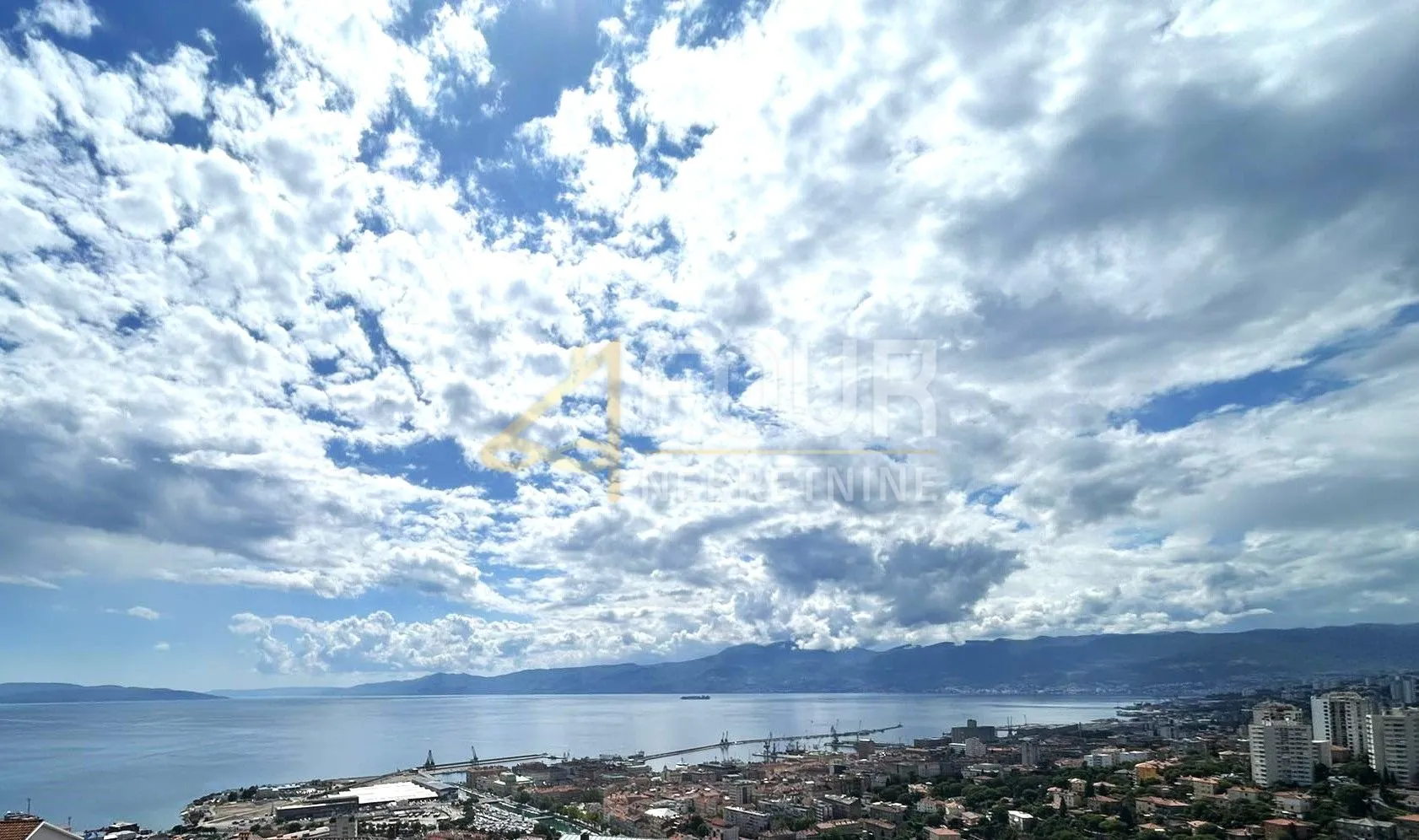 Rijeka, Trsat, dvoetažni stan, 111.63m2, 3s+db, pogled na more