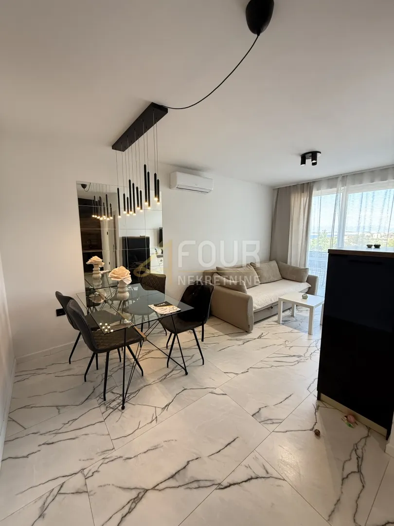 Crikvenica, višeetažni stan, 161m2 - 4 stambene jedinice