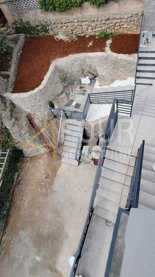 otok krk, kornić, adaptirana kuća s 3 stana - slika 4