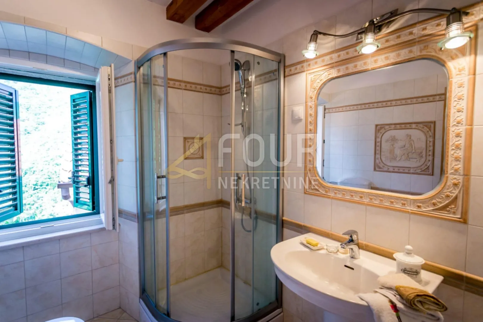 otok cres, beli, šarmantna samostojeća kuća 285m2 - slika 13