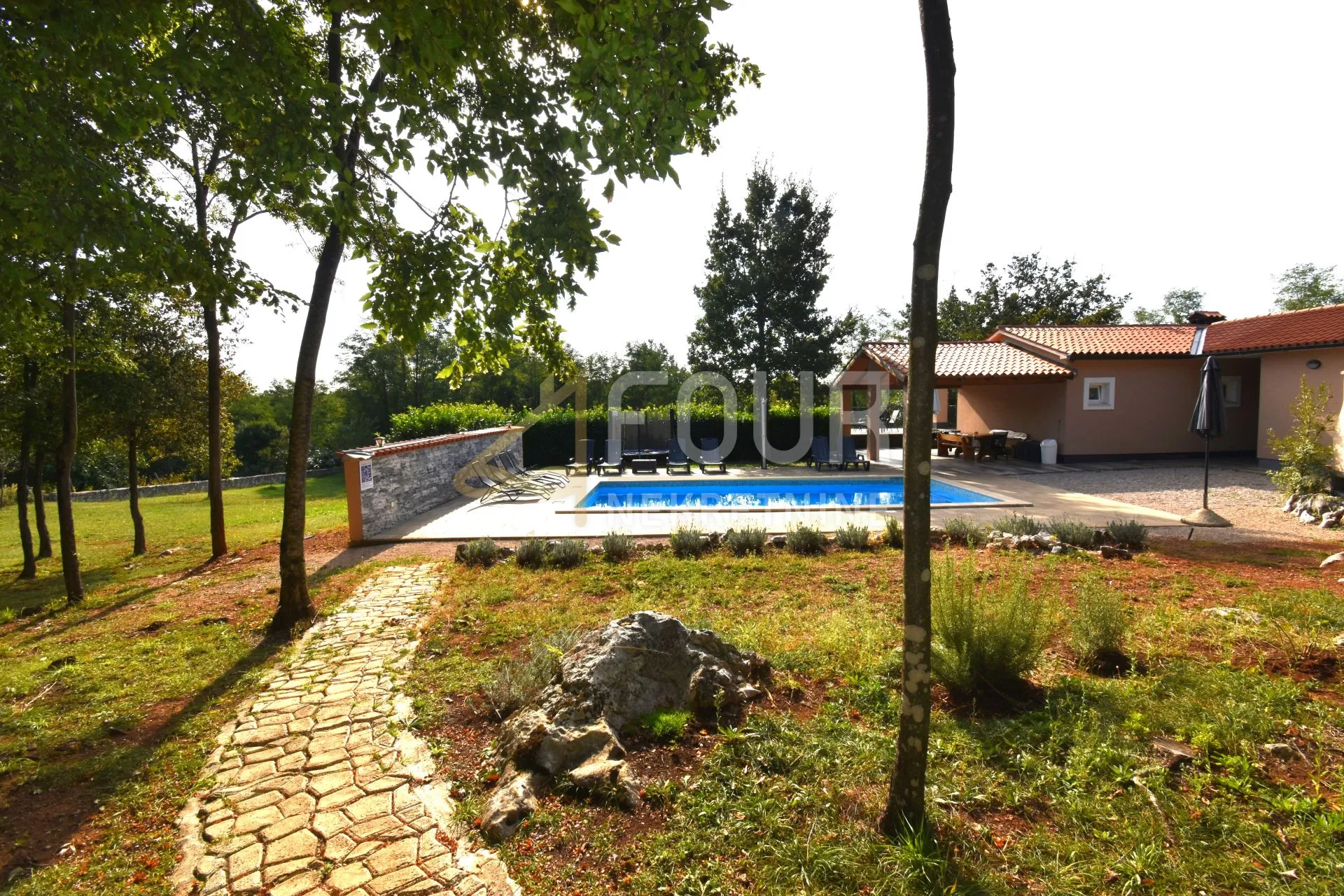 istra, labin, prizemnica s bazenom, mirno okruženje! - slika 21