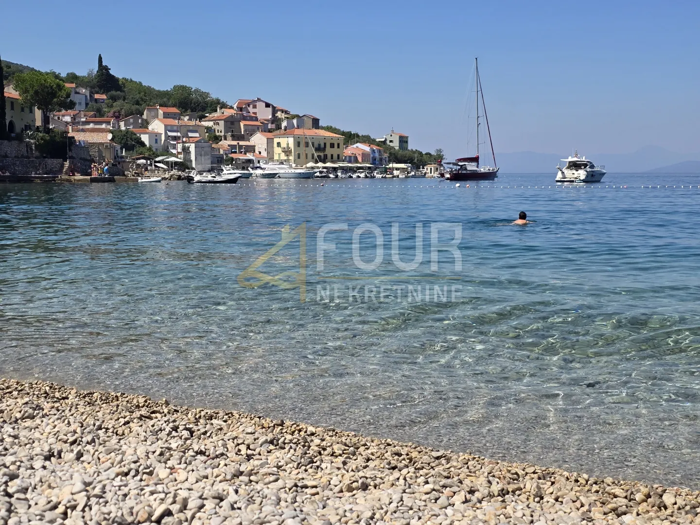 Otok Cres, Valun, kuća s 2 stana, 180m2 - Valun, Cres