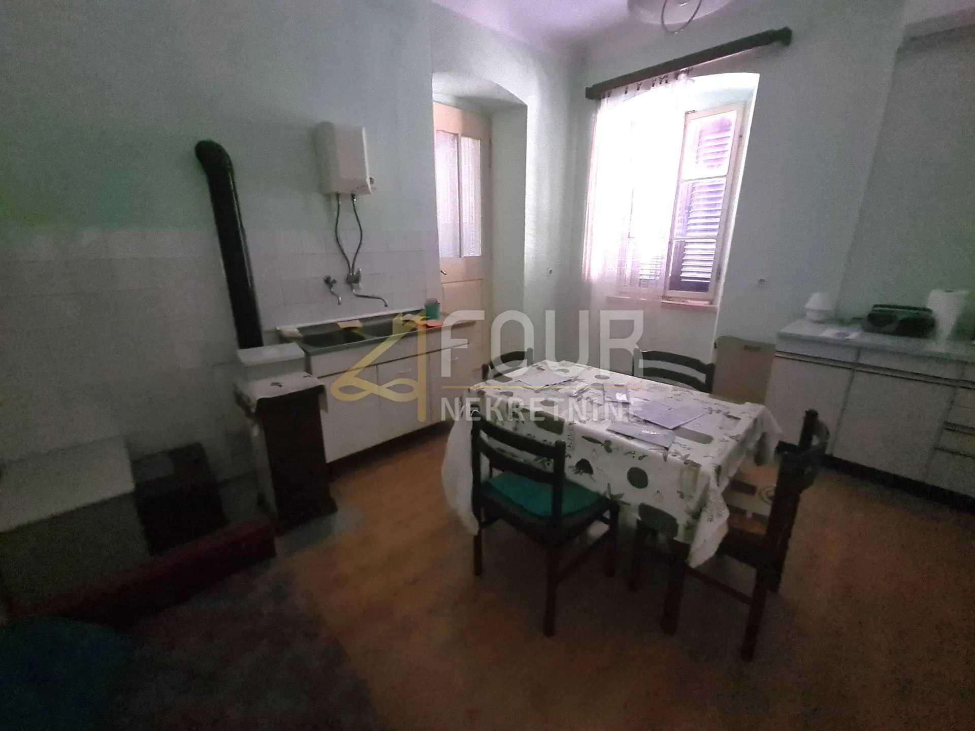 mali lošinj - centar, 320m2, kuća s dvorištem, potencijal! - slika 13