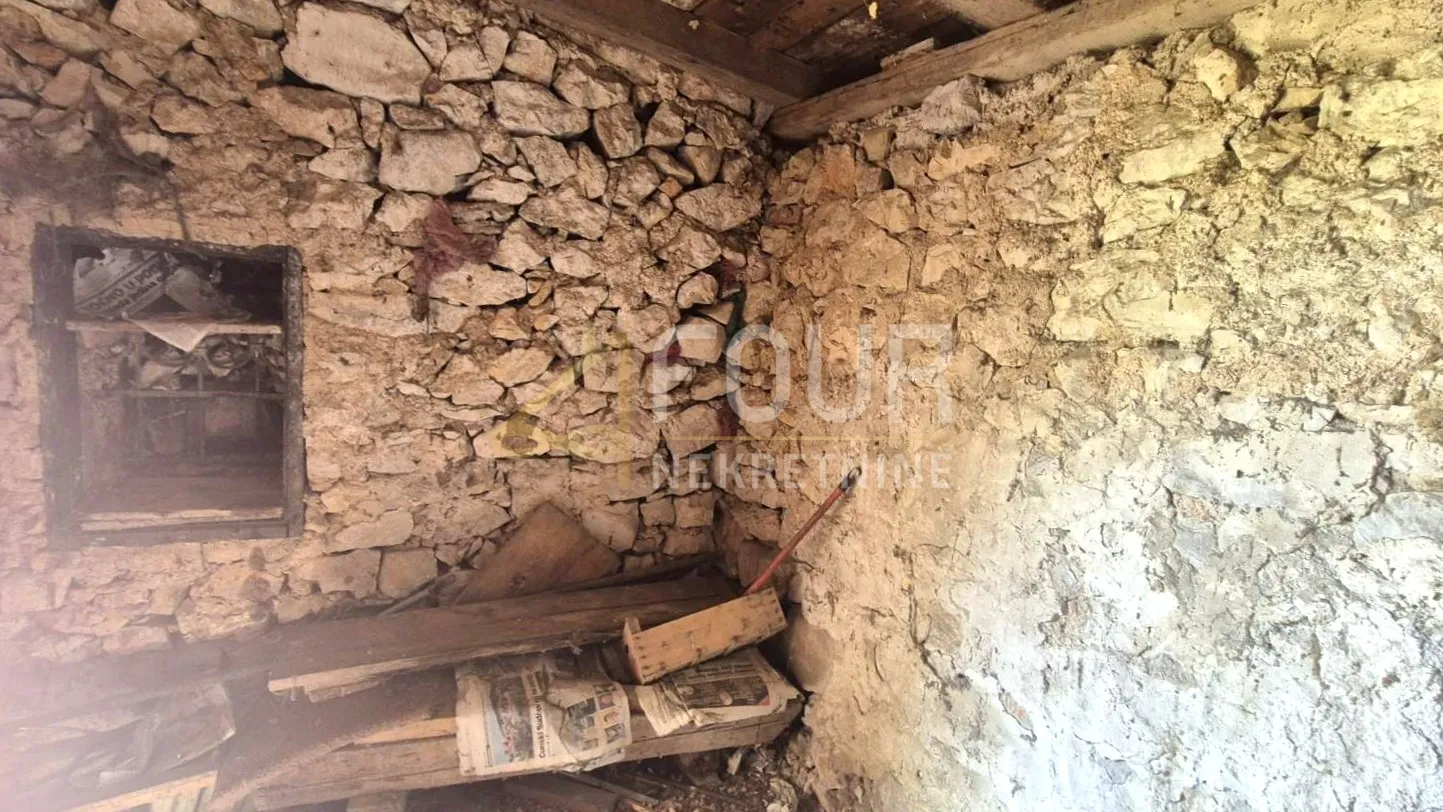 krasica, dvojna starina s dvorišnom zgradom - slika 25