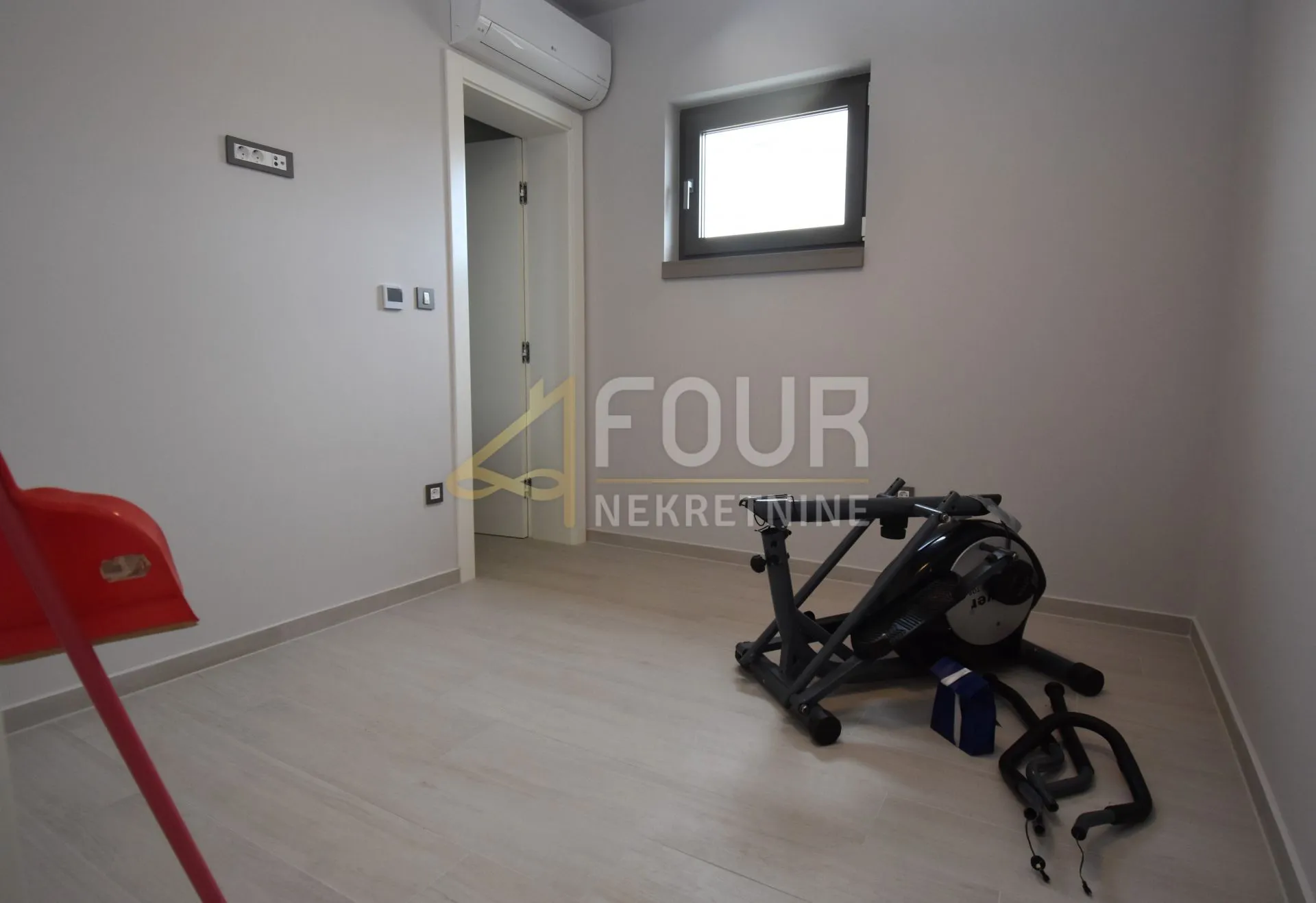 otok krk, malinska - okolica, moderna vila s bazenom - slika 32