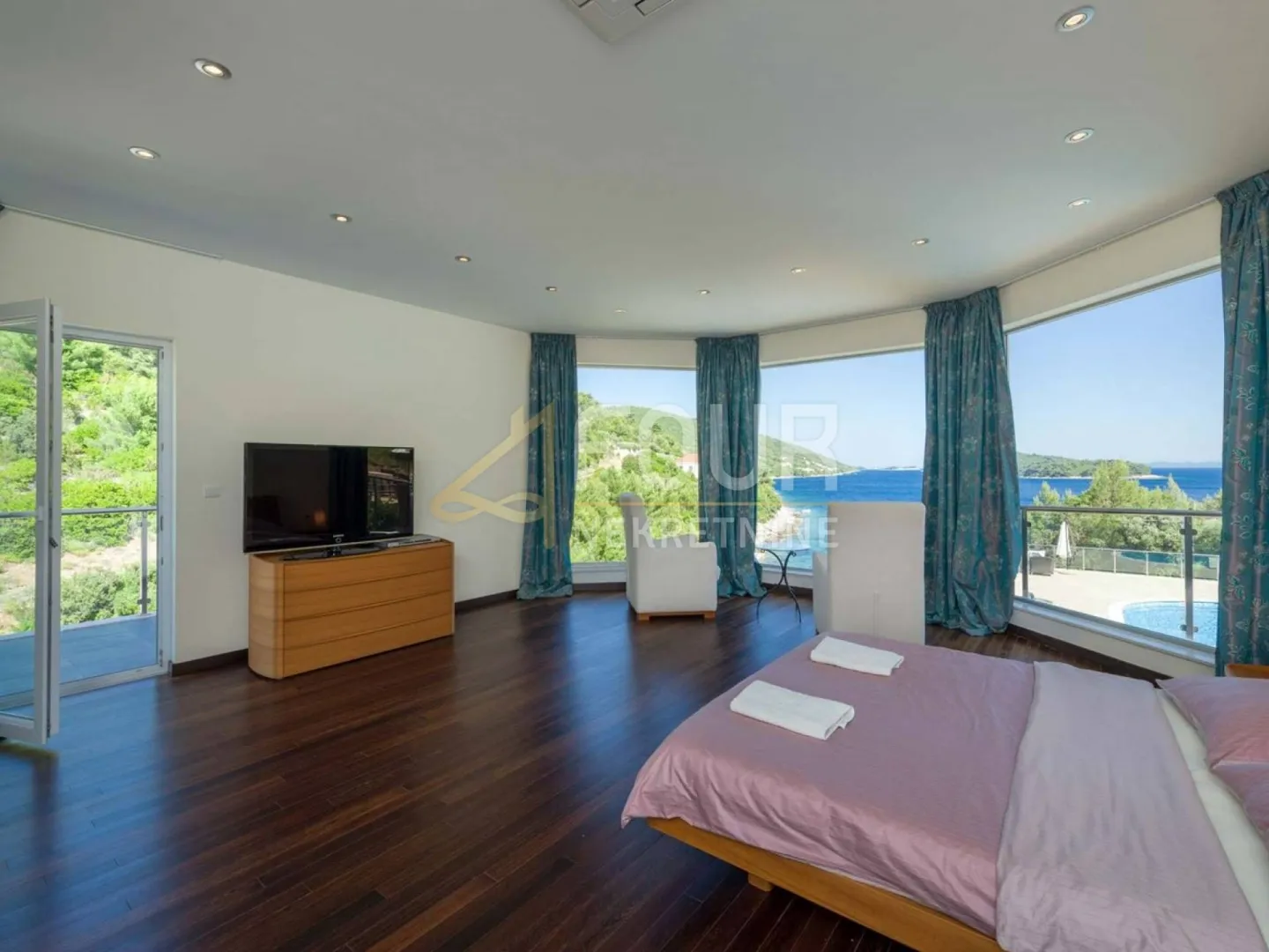 otok korčula, vila s bazenom - prvi red do mora ! - slika 24
