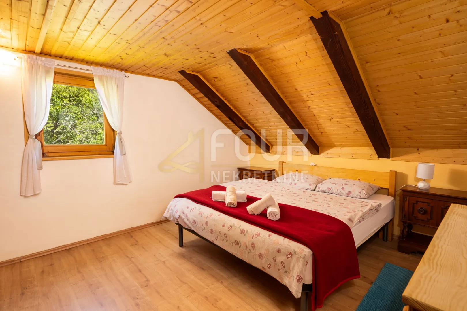 gorski kotar, okolica delnica, dvije kuće - slika 11